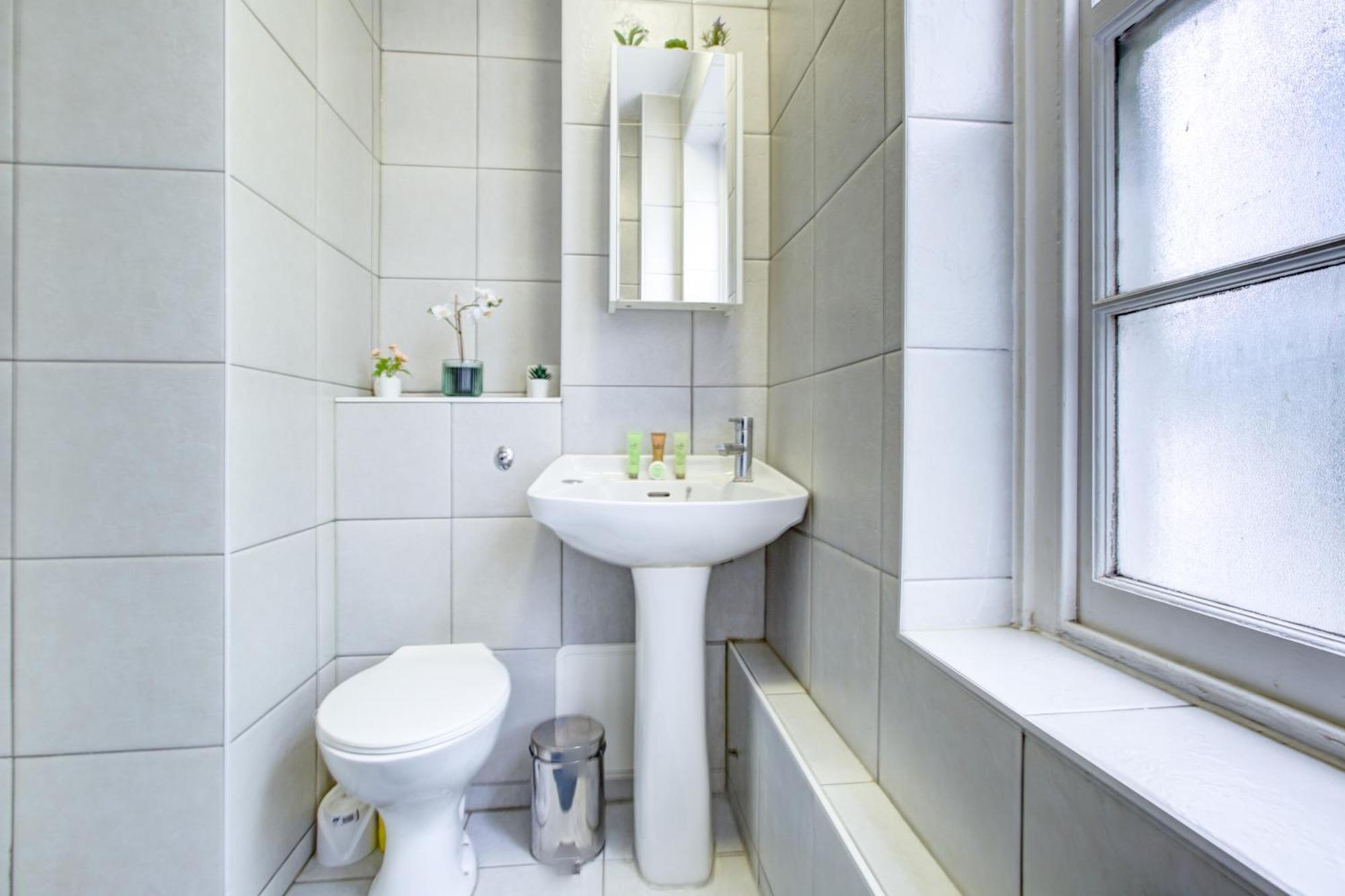 Lovely 2- Bedroom In Appartement