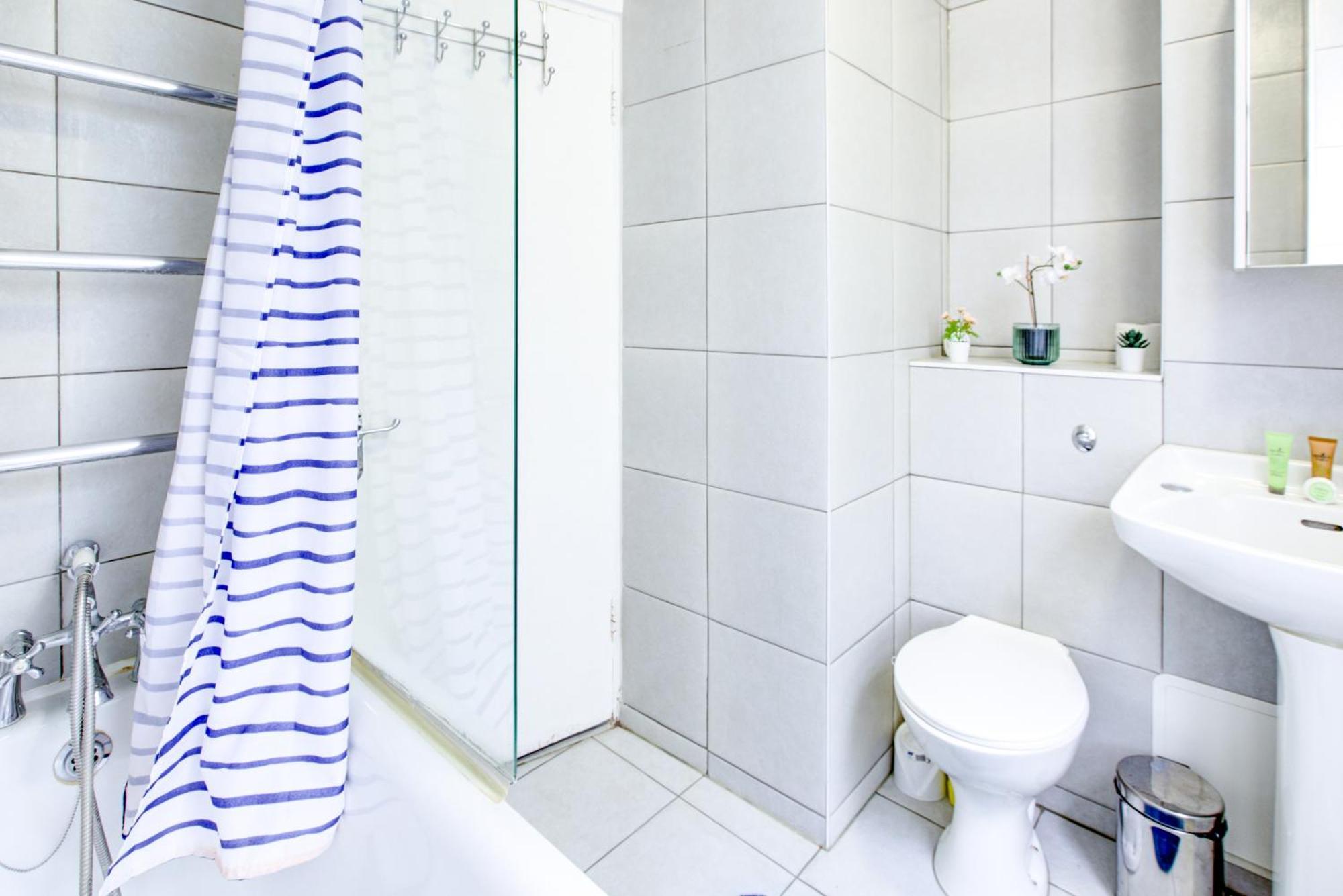 Lovely 2- Bedroom In Appartement