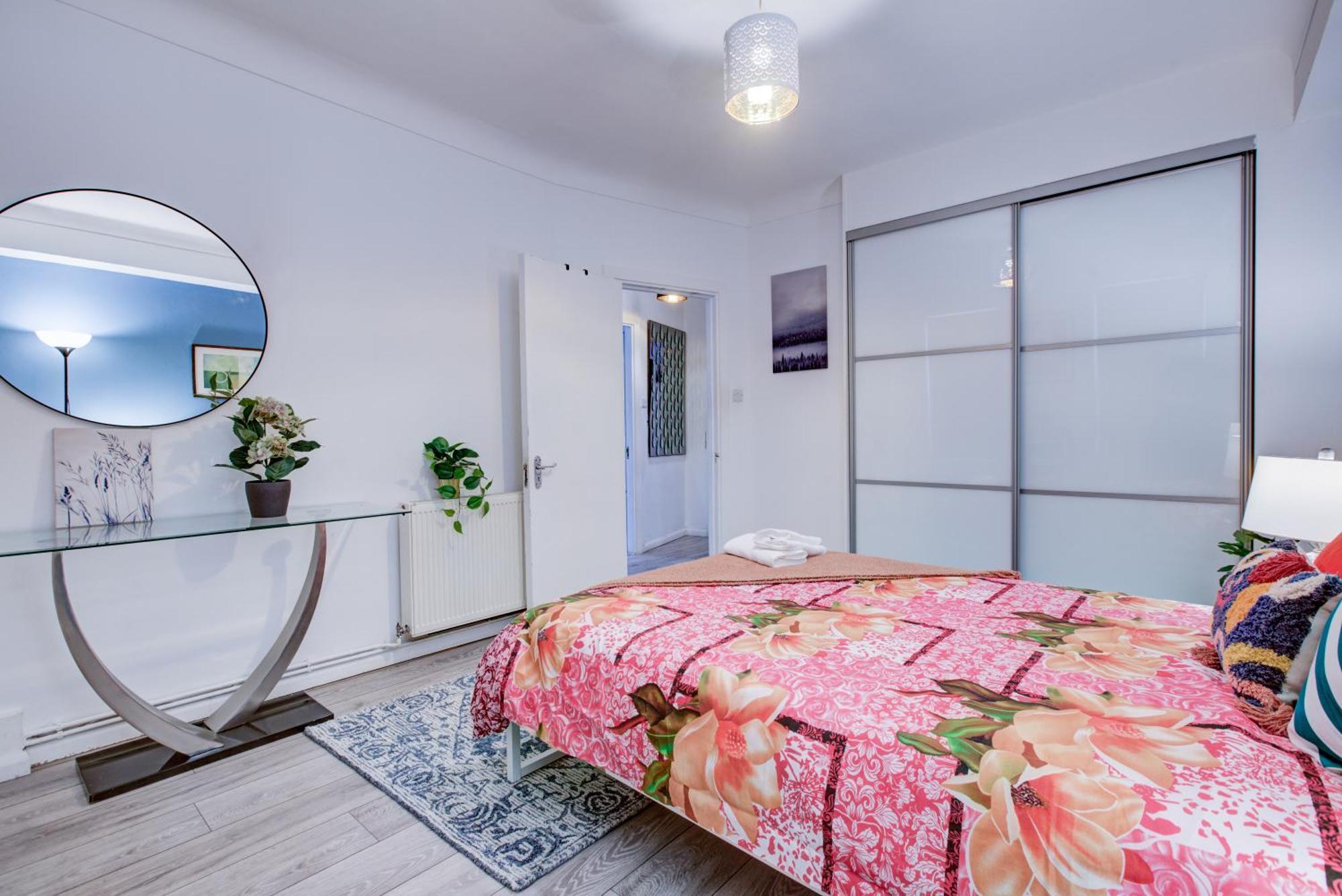 Lovely 2- Bedroom In Appartement *